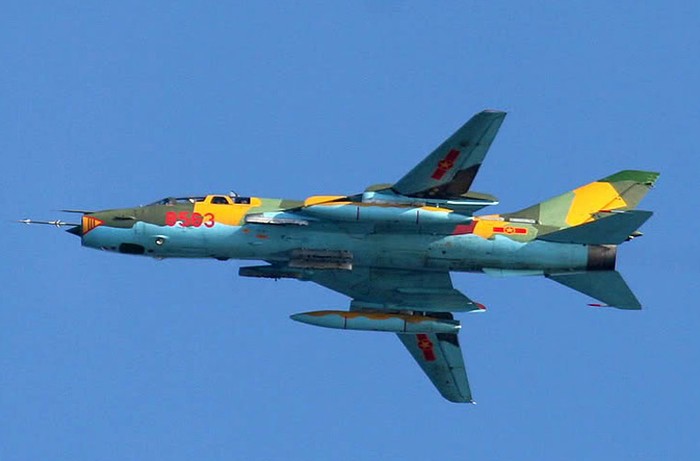 Ngoài Su-22M, không quân ta còn tiếp nhận thêm một số biến thể huấn luyện 2 chỗ ngồi Su-22UM3K.